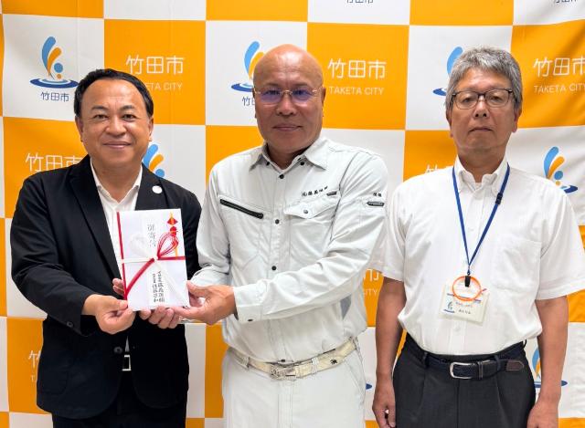 寄附金贈呈式(有限会社 藤義運輸)