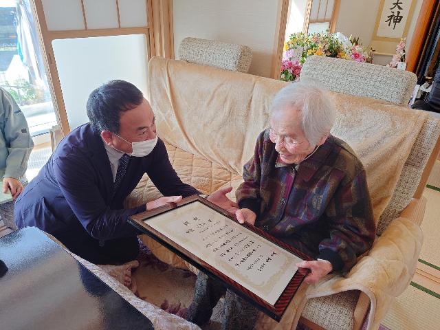 100歳お祝い（吉野 三四子さん）