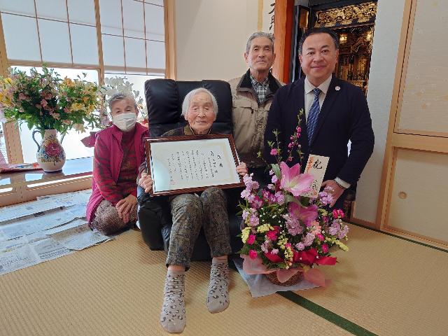 100歳お祝い（吉野 三四子さん）