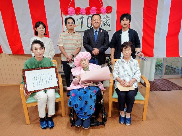 100歳お祝い（野田ツヤ子さん）