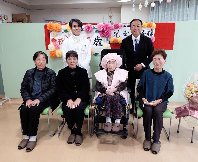 100歳お祝い(兒玉貞子さん )