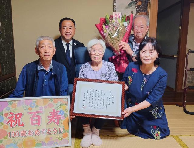 100歳お祝い(堀ハルコさん)