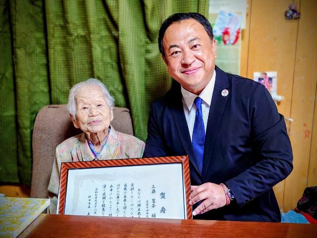 100歳お祝い（工藤冨子さん）