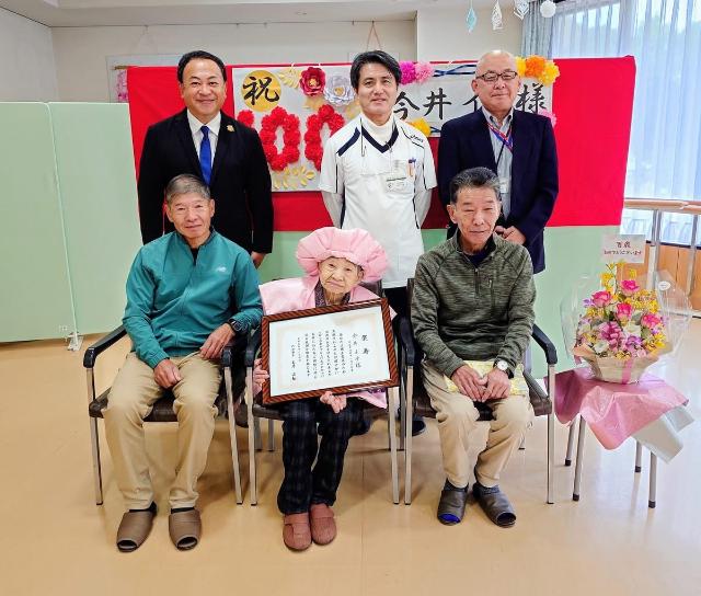 100歳お祝い(今井イチさん)