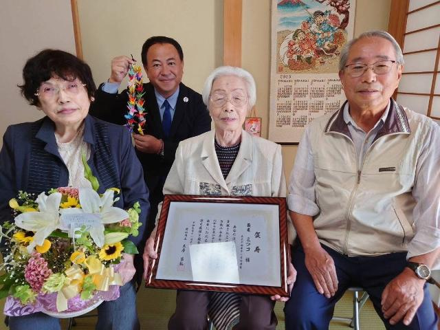 100歳お祝い(籔亀ミツコさん)