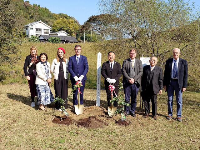 記念植樹(友好姉妹都市バートクロツィンゲン市交流35周年記念)