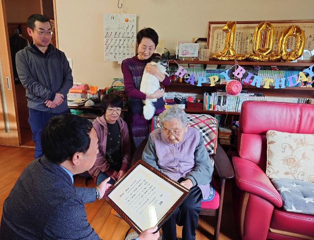 100歳お祝い（森 シゲ子さん）