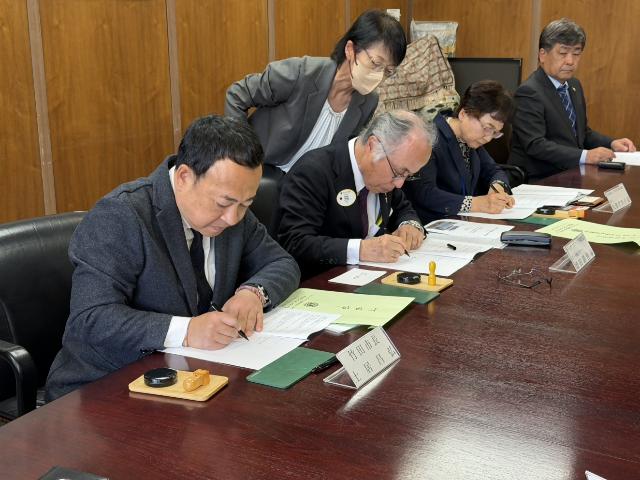 ライオンズ調印