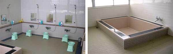 左側は洗い場に5つのシャワーが設置され、それぞれに鏡、フロイス、洗面器が置かれている写真、右側は長方形の大きな浴槽が写っている写真