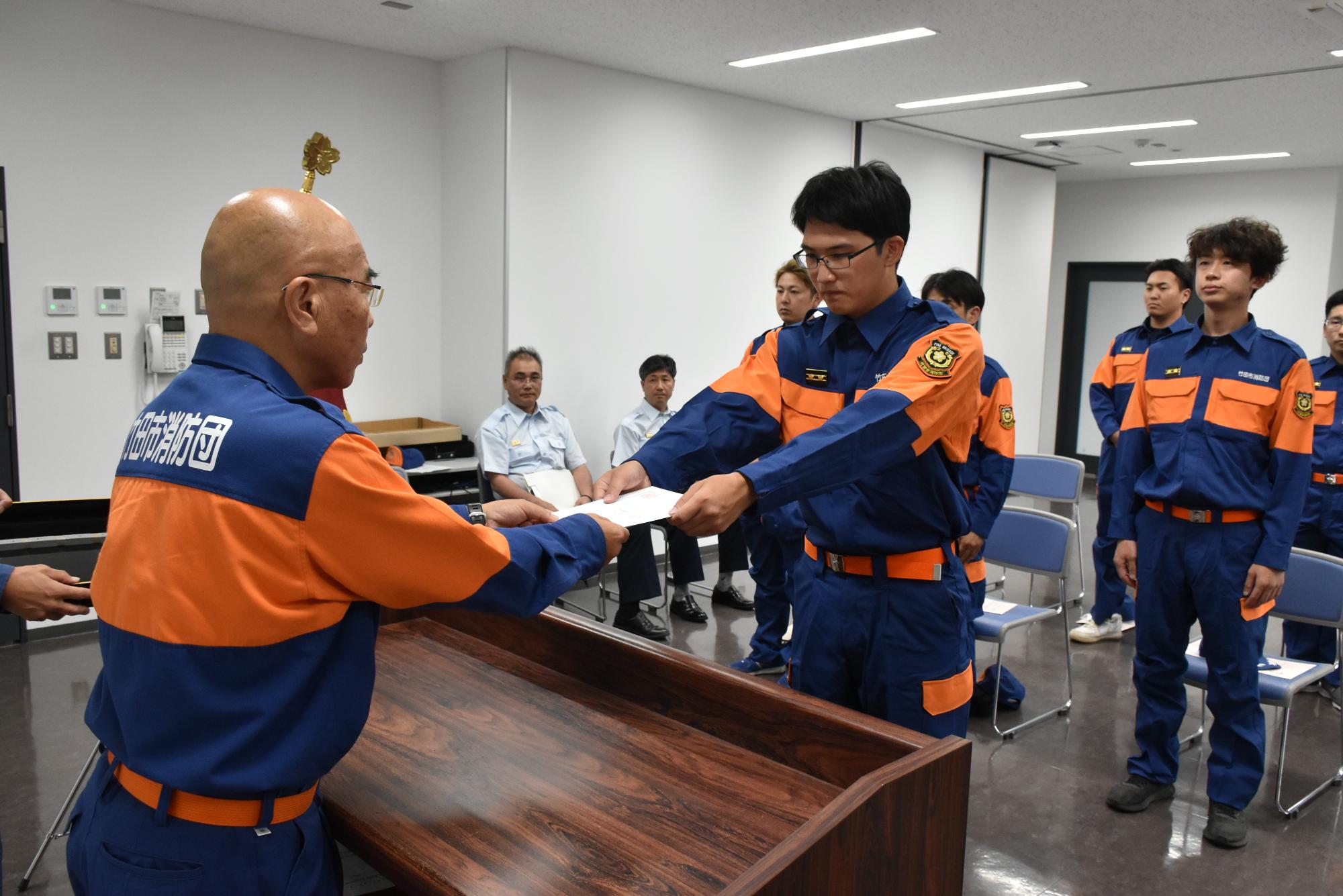 令和7年度新入団員辞令交付式2
