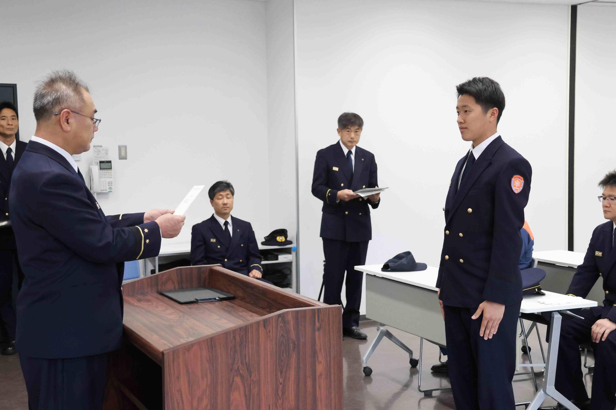 令和8年度新入職員辞令交付1