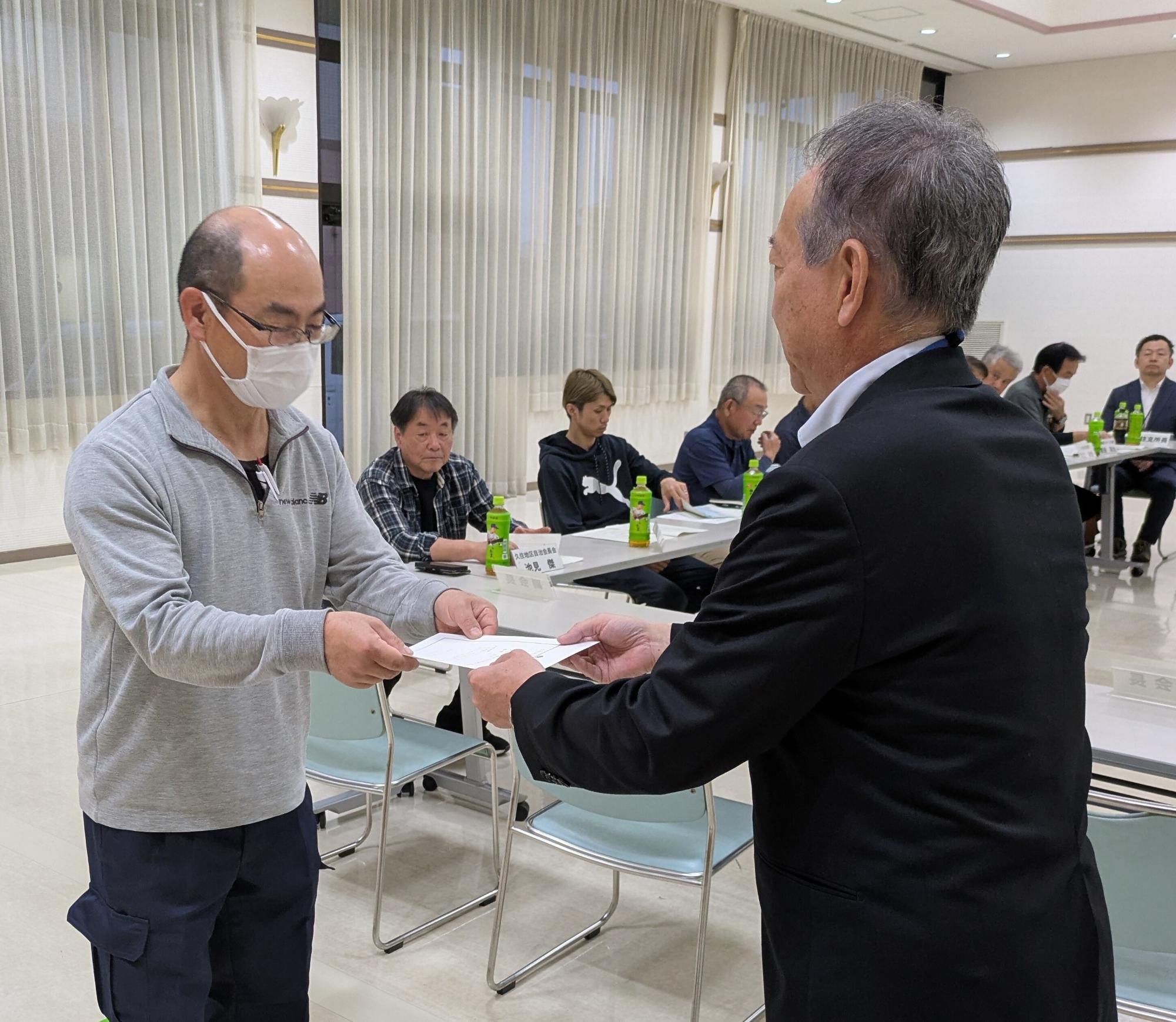 委嘱状交付の様子